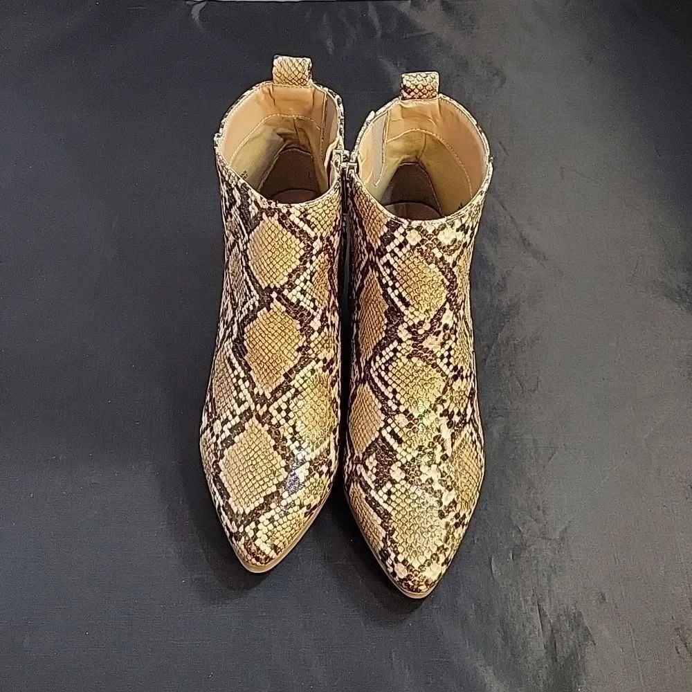 BRAND NEW NEW DAY POINTED TOE ZIP CLOSURE SNAKESKIN ANKLE BOOTIE - Picture 4 of 16